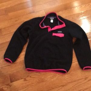 Patagonia S Black / hot pink pullover